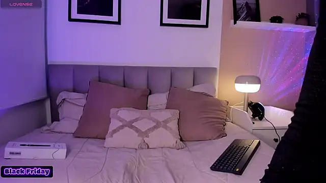 Snapshot of Violetta_Nur chatting on 11/29/25, 11:08 Violetta Nur online show from 11/29/25, 11:08