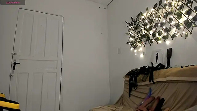 Chica hot dirty online show from 12/17/24, 12:45