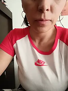 tiffani  love online show from 07/10/26, 06:54