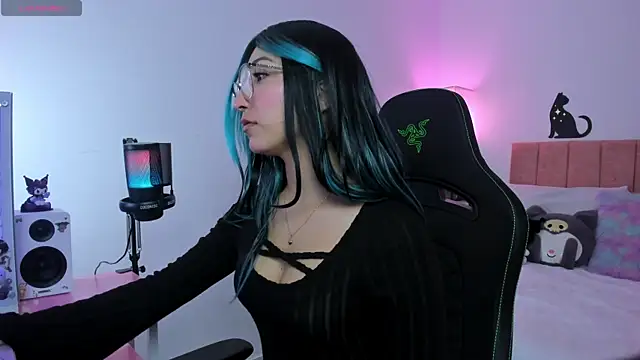 MarianaBranzz online show from 09/15/25, 10:43