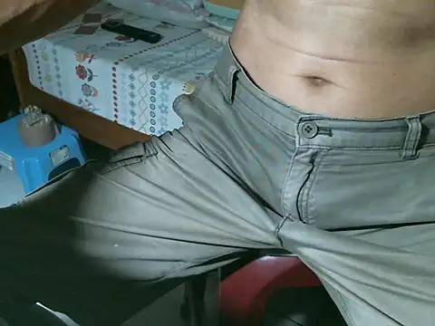 triangle0623 online show from 10/01/25, 10:21