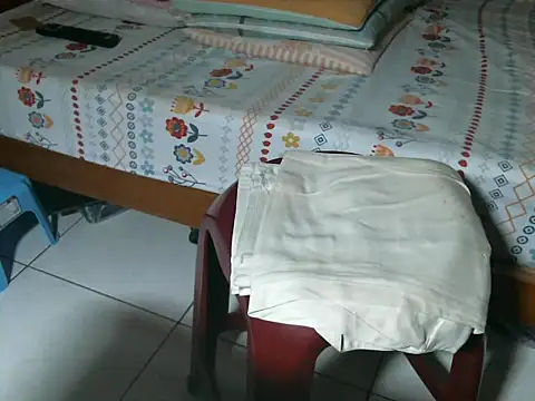 triangle0623 online show from 10/08/25, 10:24