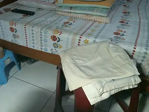 triangle0623 online show from 10/29/25, 09:11