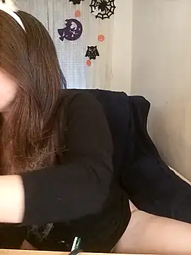 Kimiechanuwu online show from 10/28/25, 04:31