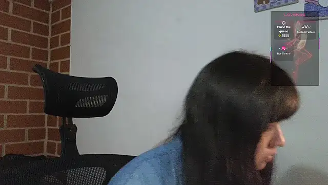 Snapshot of Caroll_Luna chatting on 10/14/25, 01:50 Caroll Luna online show from 10/14/25, 01:50
