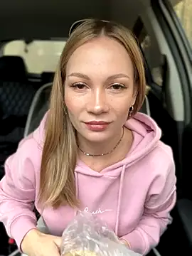 Snapshot of LavenderHot chatting on 10/04/25, 01:47 LavenderHot online show from 10/04/25, 01:47