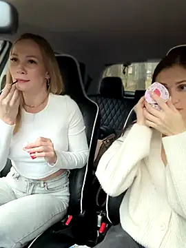 Snapshot of LavenderHot chatting on 10/24/25, 01:46 LavenderHot online show from 10/24/25, 01:46