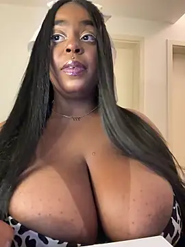 Snapshot of latinababyy chatting on 11/02/25, 05:43 latinababyy online show from 11/02/25, 05:43