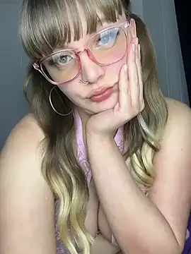 Snapshot of Lalalust69 chatting on 12/27/24, 08:35 Lalalust69 online show from 12/27/24, 08:35