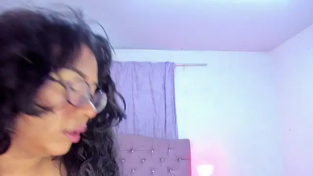 Latinabombsheell online show from 07/01/26, 06:37