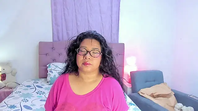 Latinabombsheell online show from 07/31/26, 04:45