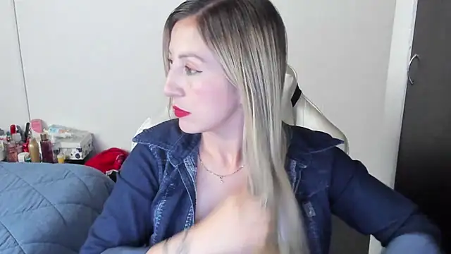 Snapshot of Andreina_Suann chatting on 01/22/25, 11:23 Andreina Suann online show from 01/22/25, 11:23