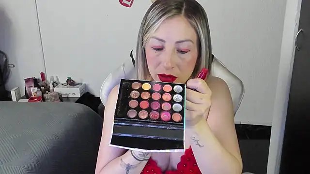 Andreina Suann online show from 10/25/25, 12:13