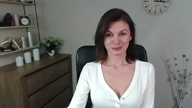 VivianWILD online show from 12/12/24, 08:57