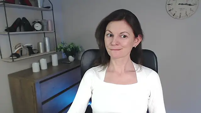 VivianWILD online show from 02/05/25, 10:41