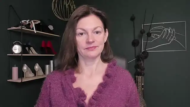 VivianWILD online show from 10/22/25, 05:52