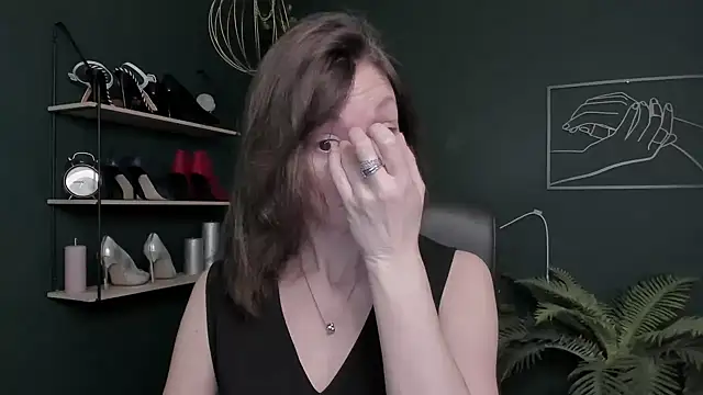 Snapshot of VivianWILD chatting on 11/04/25, 06:56 VivianWILD online show from 11/04/25, 06:56