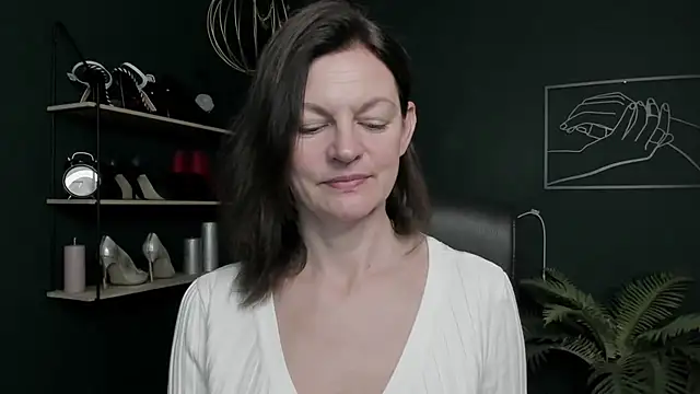 Snapshot of VivianWILD chatting on 11/05/25, 06:57 VivianWILD online show from 11/05/25, 06:57