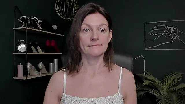 Snapshot of VivianWILD chatting on 11/06/25, 08:15 VivianWILD online show from 11/06/25, 08:15