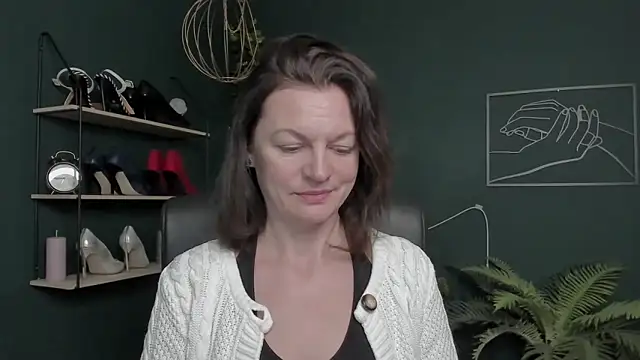 Snapshot of VivianWILD chatting on 11/10/25, 07:40 VivianWILD online show from 11/10/25, 07:40