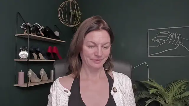 Snapshot of VivianWILD chatting on 11/10/25, 07:46 VivianWILD online show from 11/10/25, 07:46