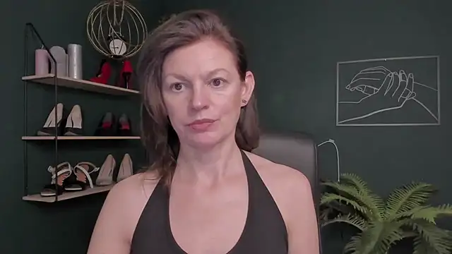 Snapshot of VivianWILD chatting on 11/11/25, 12:16 VivianWILD online show from 11/11/25, 12:16