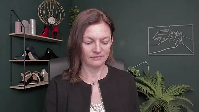 Snapshot of VivianWILD chatting on 11/12/25, 09:21 VivianWILD online show from 11/12/25, 09:21