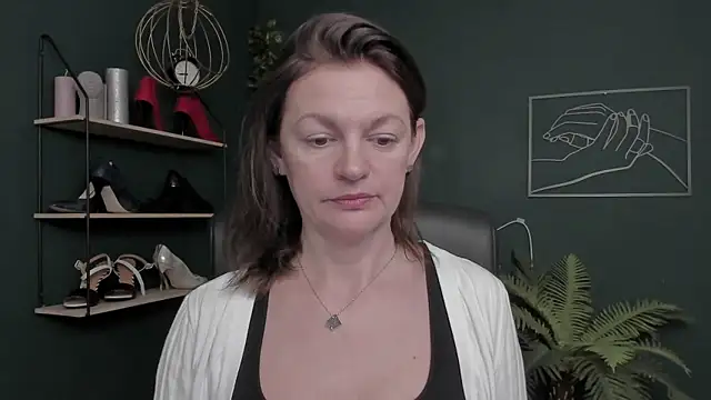 Snapshot of VivianWILD chatting on 11/14/25, 08:13 VivianWILD online show from 11/14/25, 08:13