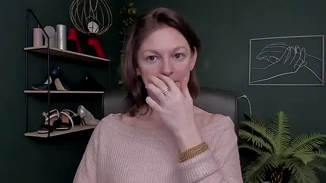 Snapshot of VivianWILD chatting on 11/20/25, 06:46 VivianWILD online show from 11/20/25, 06:46