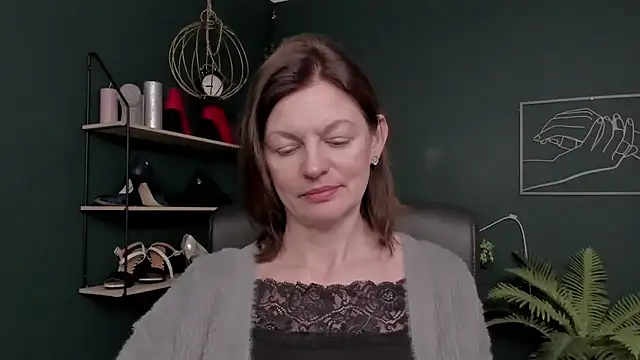 Snapshot of VivianWILD chatting on 11/24/25, 08:03 VivianWILD online show from 11/24/25, 08:03