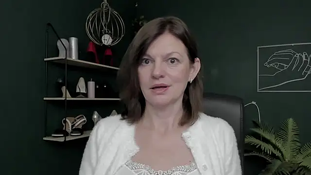 Snapshot of VivianWILD chatting on 11/26/25, 07:53 VivianWILD online show from 11/26/25, 07:53