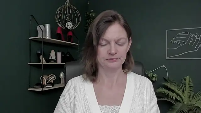 Snapshot of VivianWILD chatting on 11/27/25, 07:10 VivianWILD online show from 11/27/25, 07:10