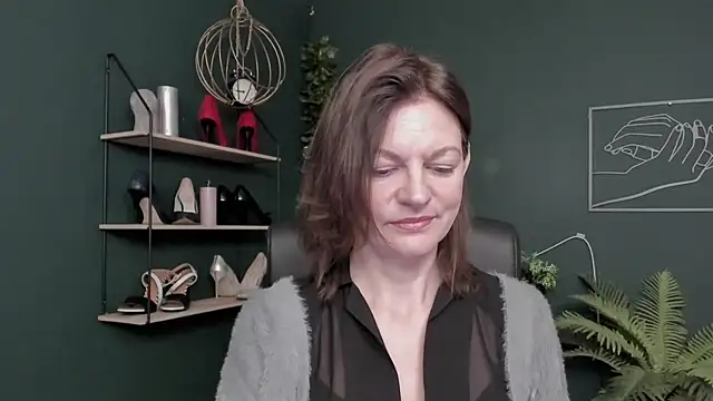 Snapshot of VivianWILD chatting on 11/28/25, 07:44 VivianWILD online show from 11/28/25, 07:44