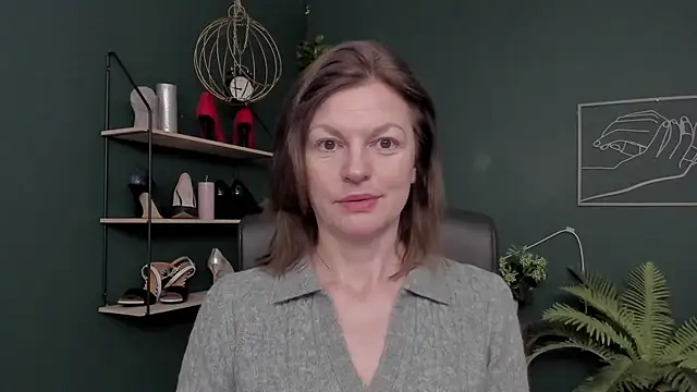 Snapshot of VivianWILD chatting on 12/03/25, 06:54 VivianWILD online show from 12/03/25, 06:54