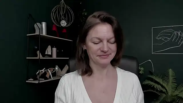 Snapshot of VivianWILD chatting on 12/04/25, 06:44 VivianWILD online show from 12/04/25, 06:44