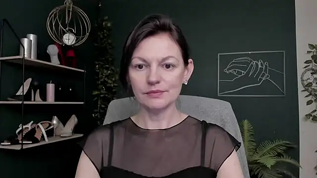 Snapshot of VivianWILD chatting on 12/15/25, 08:18 VivianWILD online show from 12/15/25, 08:18