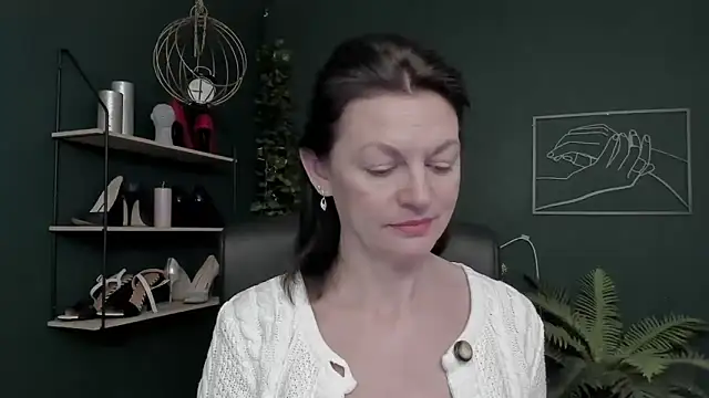 Snapshot of VivianWILD chatting on 12/18/25, 06:52 VivianWILD online show from 12/18/25, 06:52