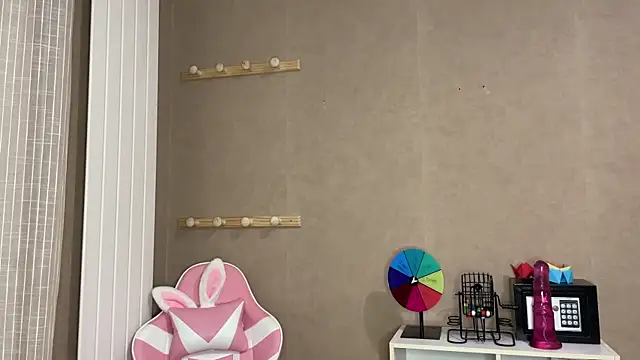 lucie mehott online show from 10/04/25, 07:01