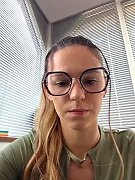 Snapshot of lucie_mehott chatting on 03/06/26, 09:39 lucie mehott online show from 03/06/26, 09:39