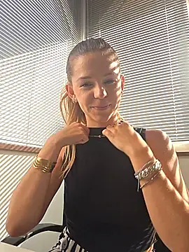 lucie mehott online show from 08/04/26, 08:06