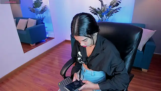 saracorraless online show from 01/25/25, 12:47