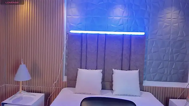 saracorraless online show from 09/15/25, 11:54