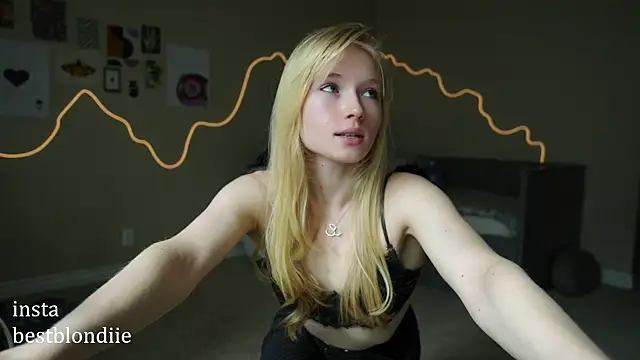 Snapshot of bestblonde chatting on 03/01/25, 06:21 bestblonde online show from 03/01/25, 06:21