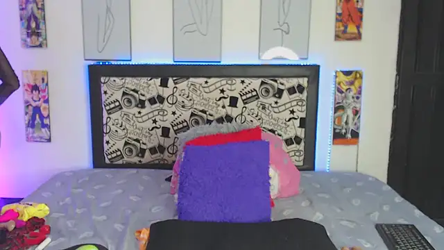 Snapshot of Rihana14 chatting on 11/17/25, 08:47 Rihana14 online show from 11/17/25, 08:47