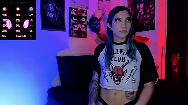 Snapshot of sofi_pretty_uwu- chatting on 12/21/25, 10:39 sofi pretty uwu- online show from 12/21/25, 10:39