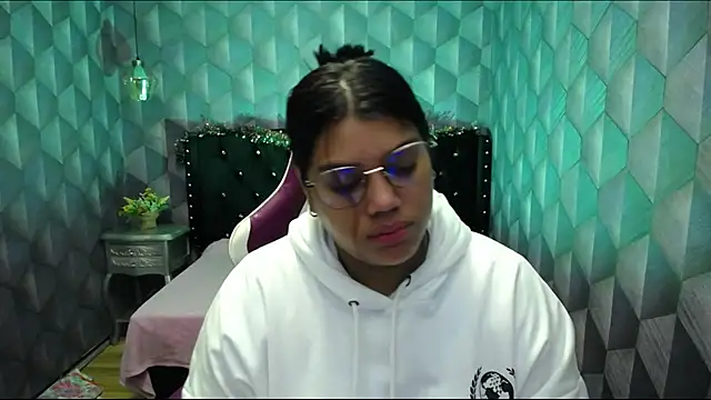 LindaBreeS online show from 01/06/25, 04:26