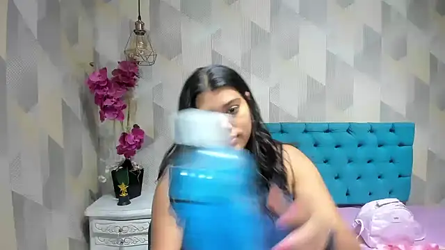 LindaBreeS online show from 05/19/26, 02:34