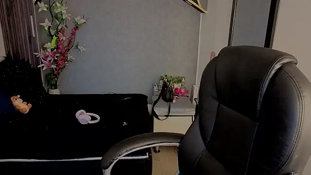 almma shy online show from 10/22/25, 01:22