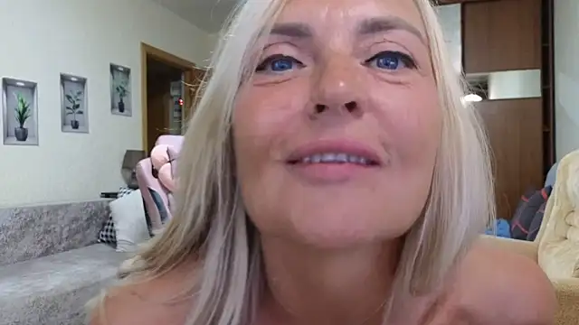 Snapshot of amelia_blondy chatting on 10/01/25, 11:38 amelia blondy online show from 10/01/25, 11:38
