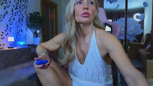 Snapshot of amelia_blondy chatting on 12/15/25, 01:59 amelia blondy online show from 12/15/25, 01:59